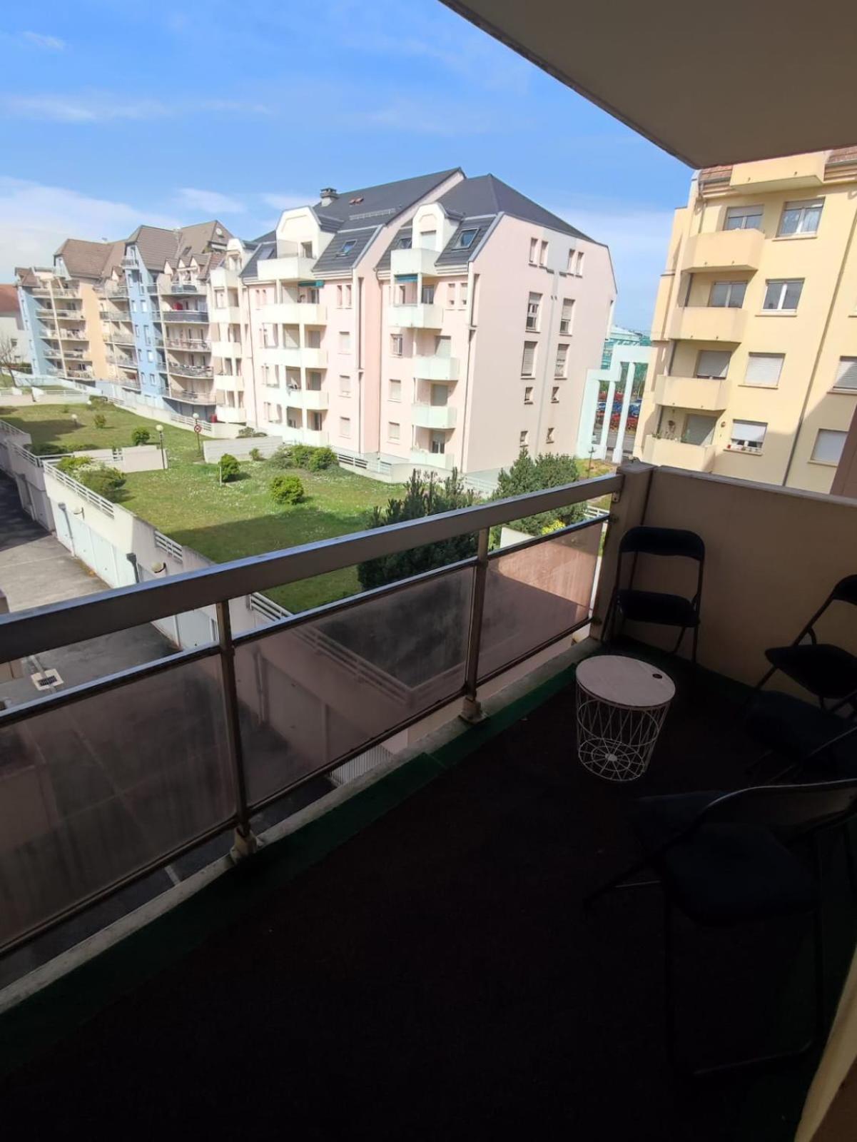 Douillet-Kanamappart-Euroairport Apartment Saint-Louis  Exterior photo